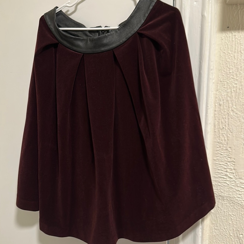 beautiful midi skirt with leather trim on the belt aerea